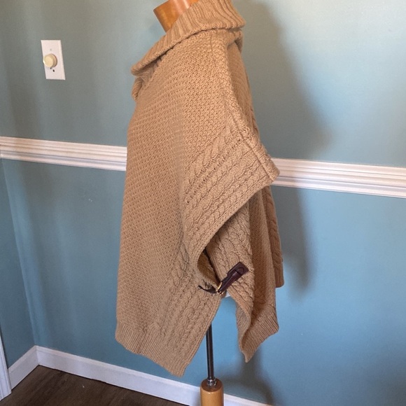 Talbots oversized cable knit poncho with leather side straps buckles Equestrian - Picture 2 of 8